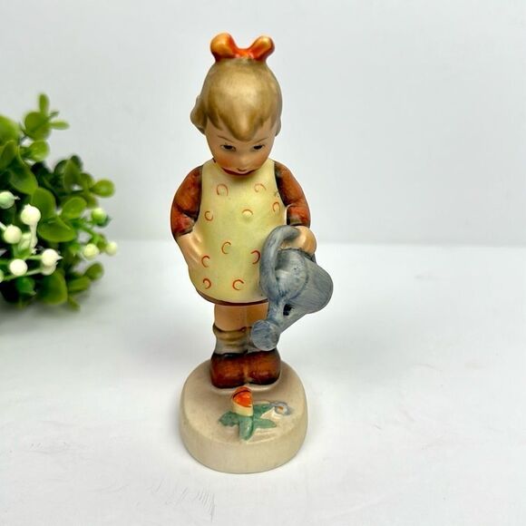Goebel Hummel “Little Gardener"
Girl with Watering Can Figurine Vtg W. Germany - Picture 3 of 9